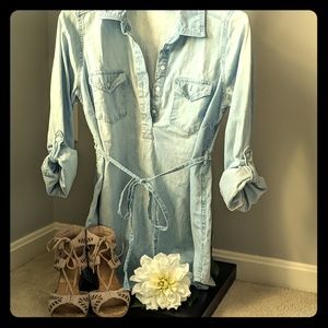 Liz Lange denim maternity top